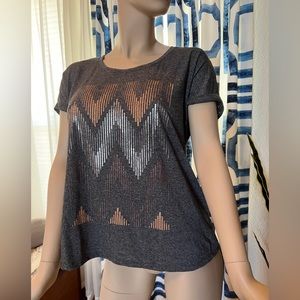 Apt.9 Short Sleeve Gray Shirt With Glitter Design Size Petite Large